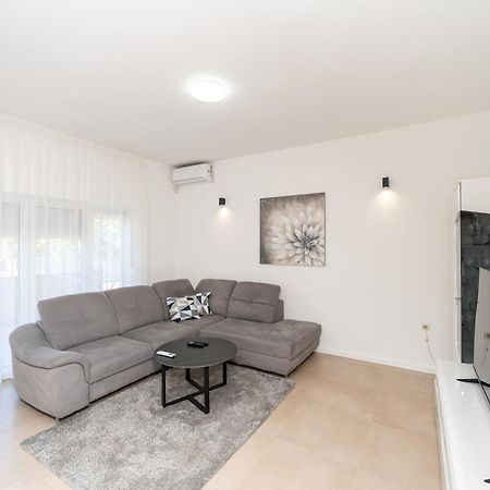 Nelly Apartments Privlaka  Bagian luar foto